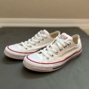Unisex White Converse Chuck Taylor All Star Low Top Sneaker. Unisex Size 8.
